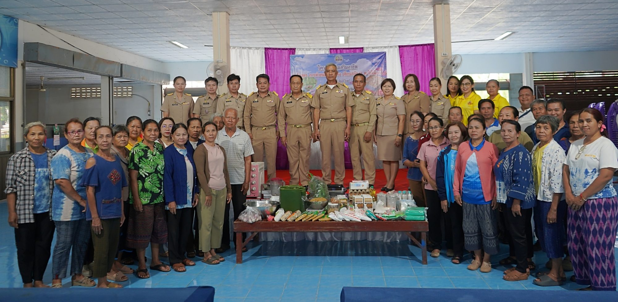 เปิดโครงการส่งเสริมอาชีพ (หลักสูตรการทำขนมหม้อแกง เทียนสลัดงา ตะโก้เผือก) ประจำปีงบประมาณ 2568